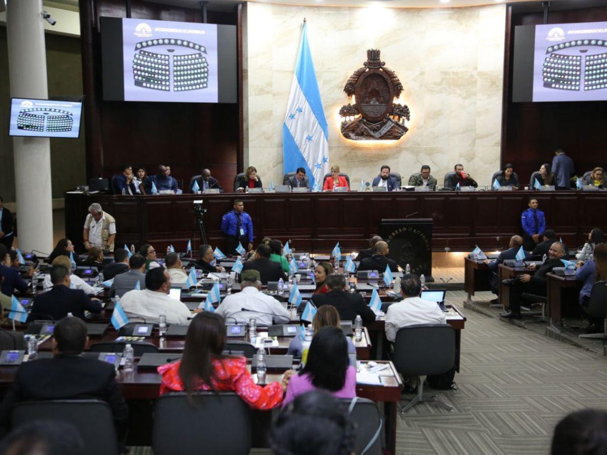 Congreso aprueba el ascenso de nueve coroneles de las FF AA