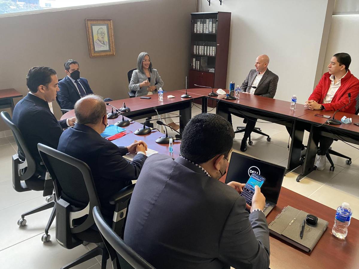 Comisión de transición y el CNA definen estrategias para combatir corrupción en próximo gobierno