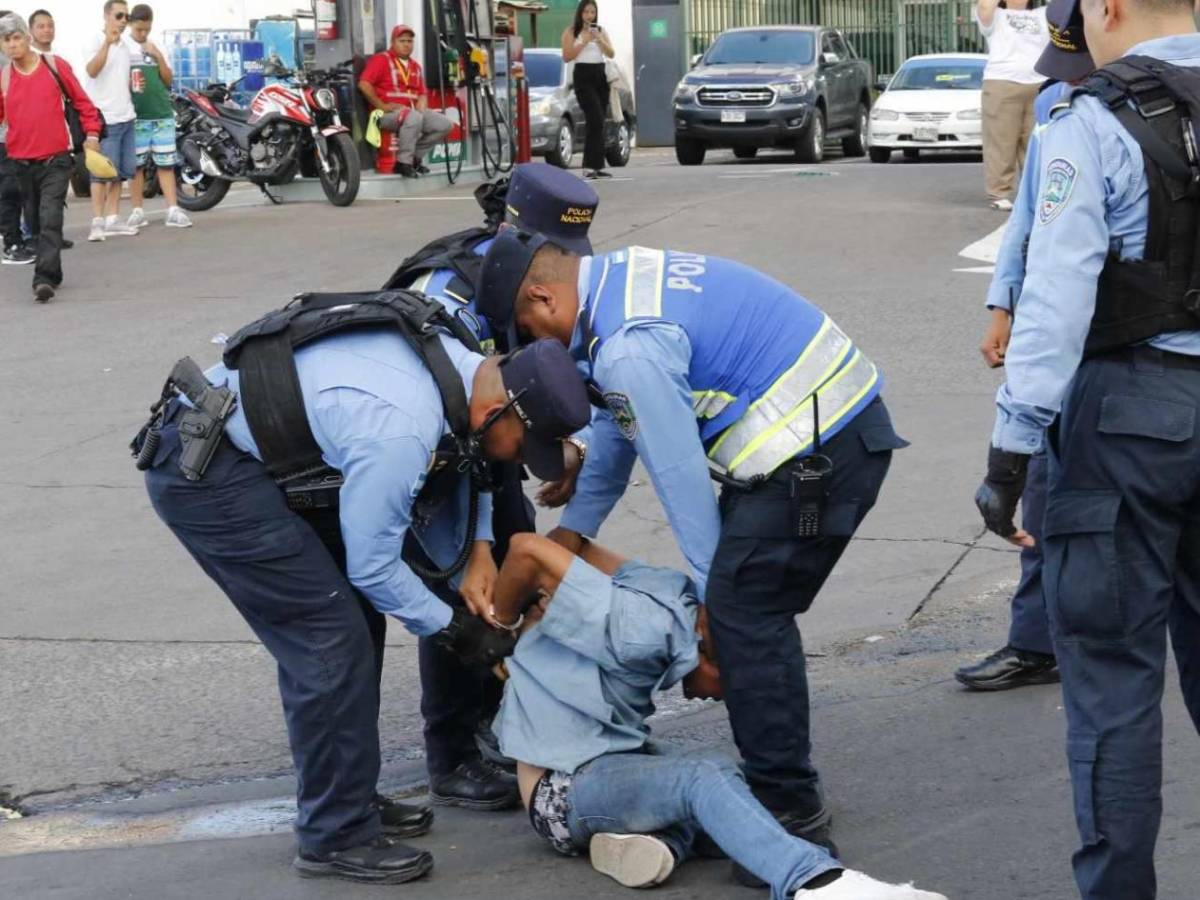 Rebeldía al Olimpia, jugador al hospital, Arboleda estalla y Policía interviene