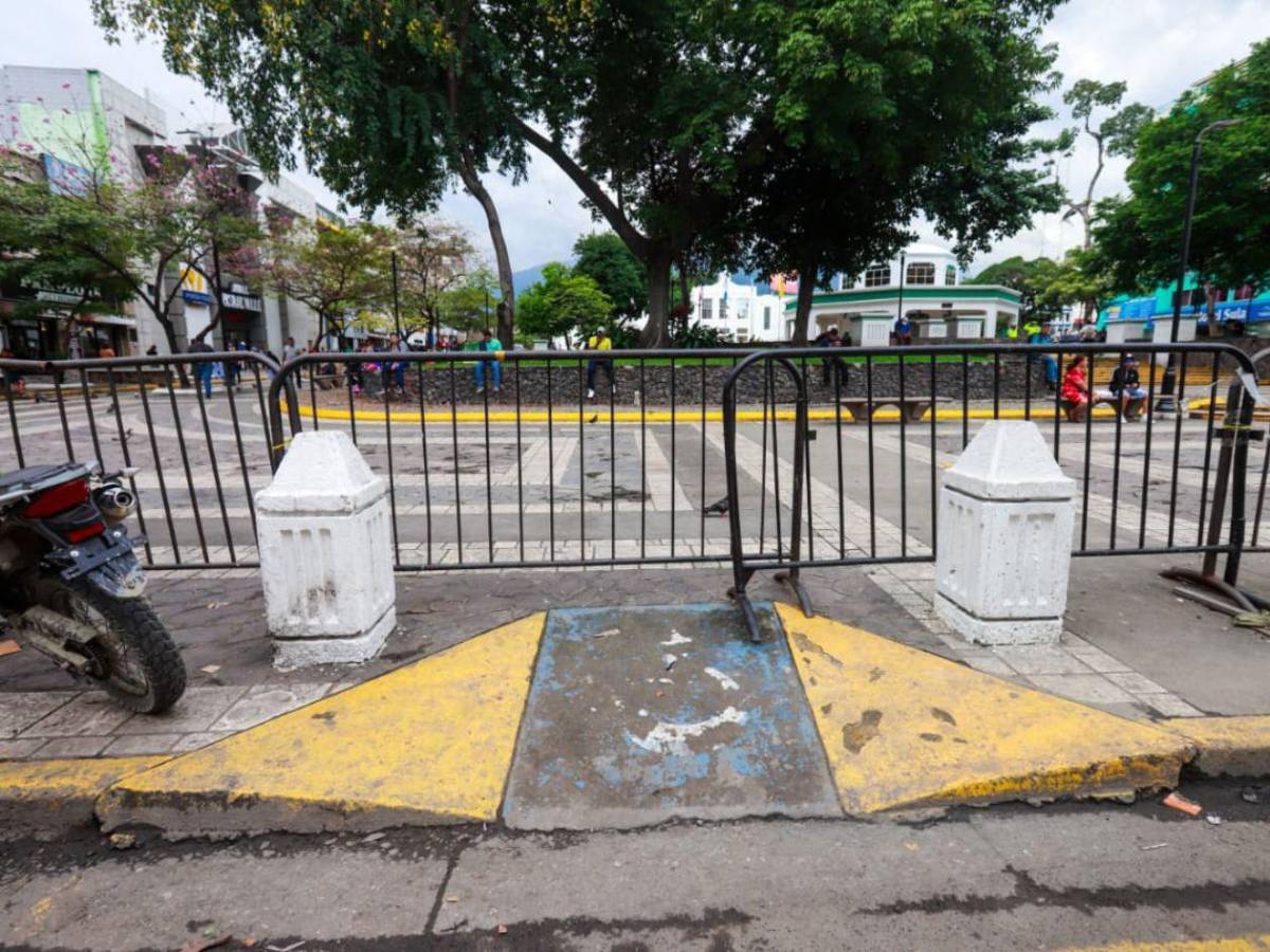 San Pedro Sula: pasos peatonales invadidos y derecho a cruzar vulnerado