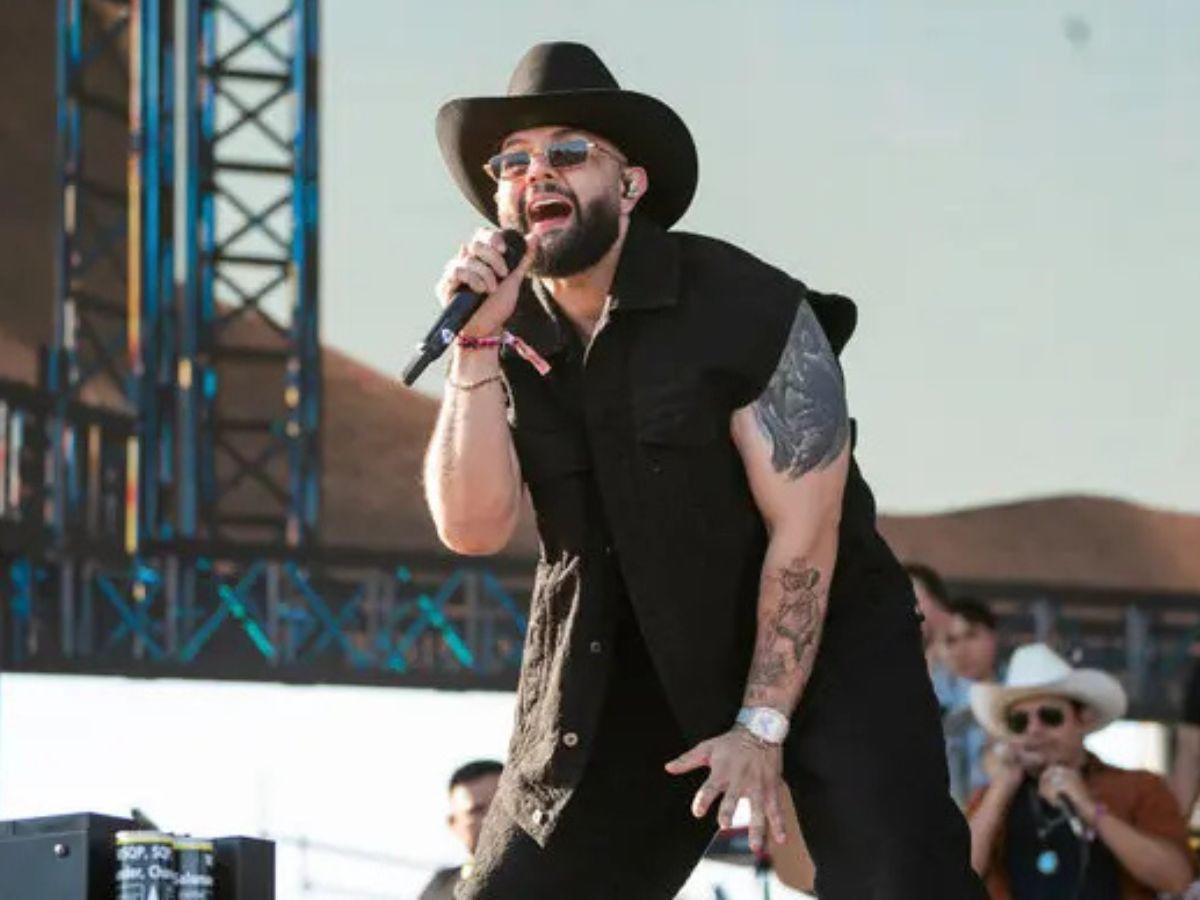 Carin León responde si es gay y sorprende a todos