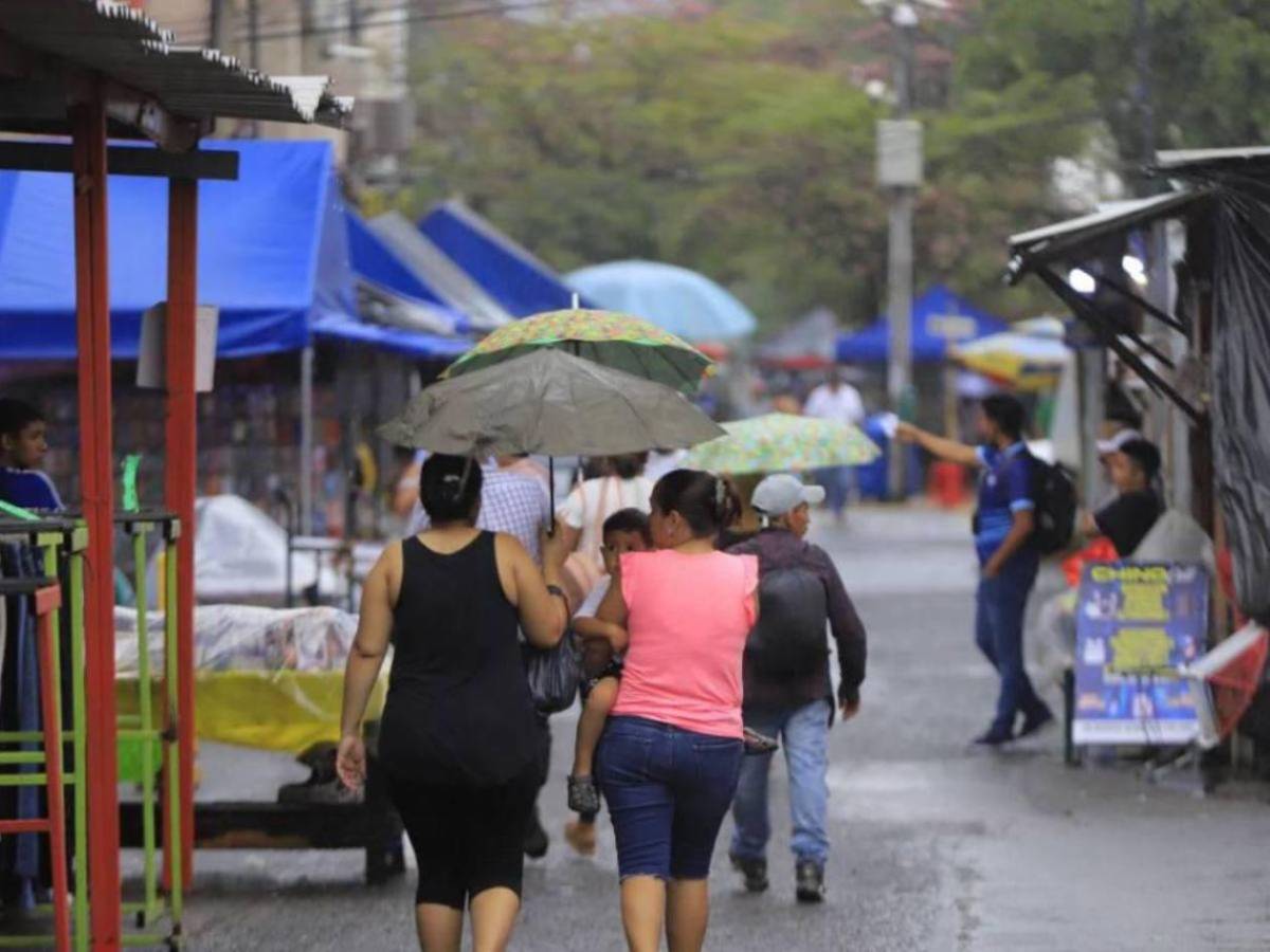 ¡Saque paraguas! Onda tropical  dejará fuertes lluvias en estas zonas Honduras