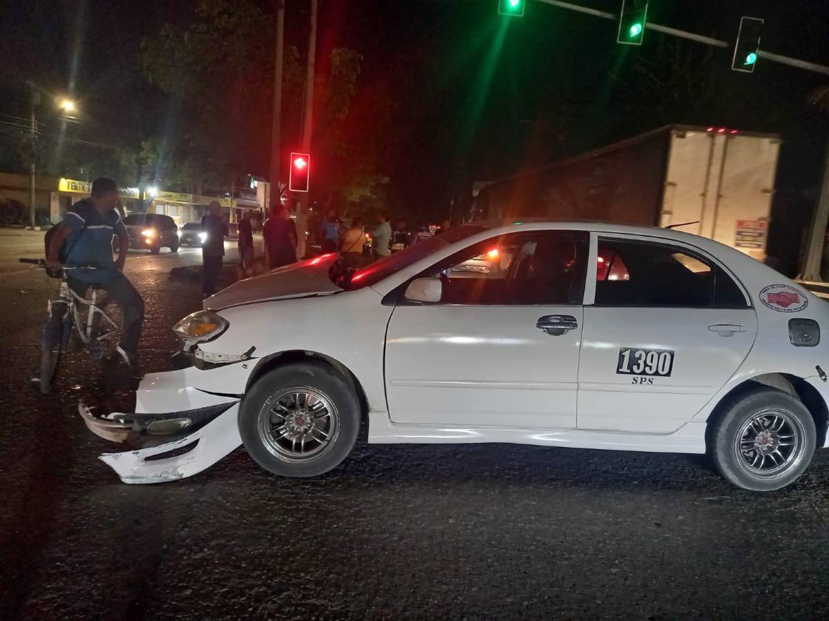 Ángel andaba estrenando moto cuando chocó contra taxi y murió en el barrio Cabañas