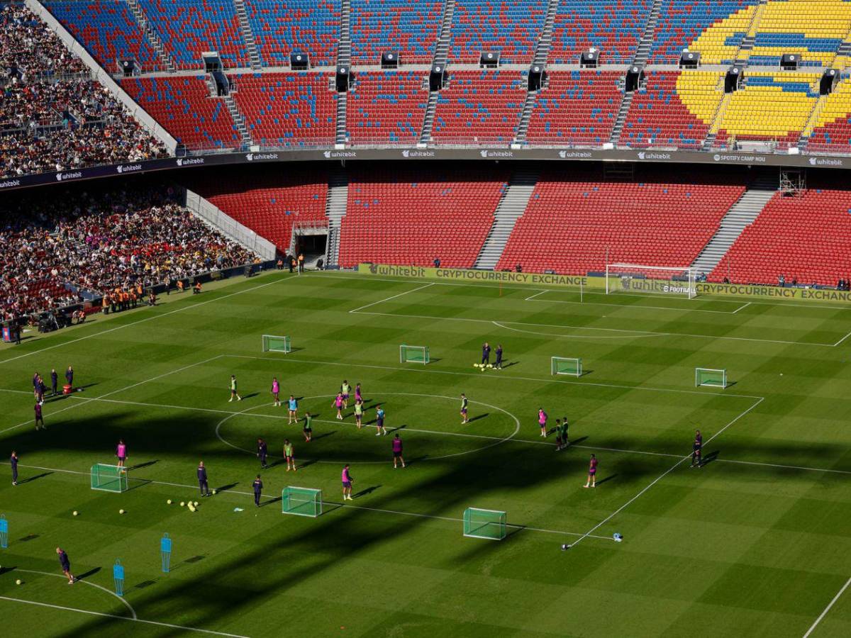 Barcelona celebra el regreso al Camp Nou luego de 893 días