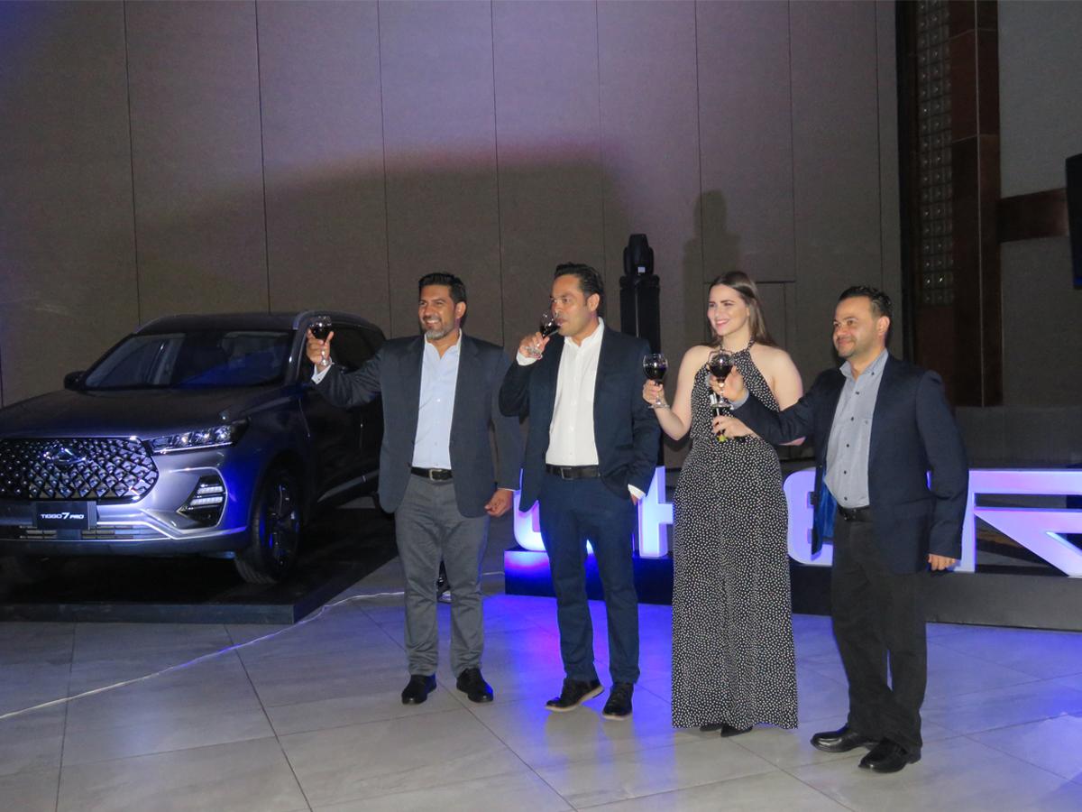 Con el brindis de los ejecutivos de Grupo Q se dio la presentación oficial de los vehículos Chery.
