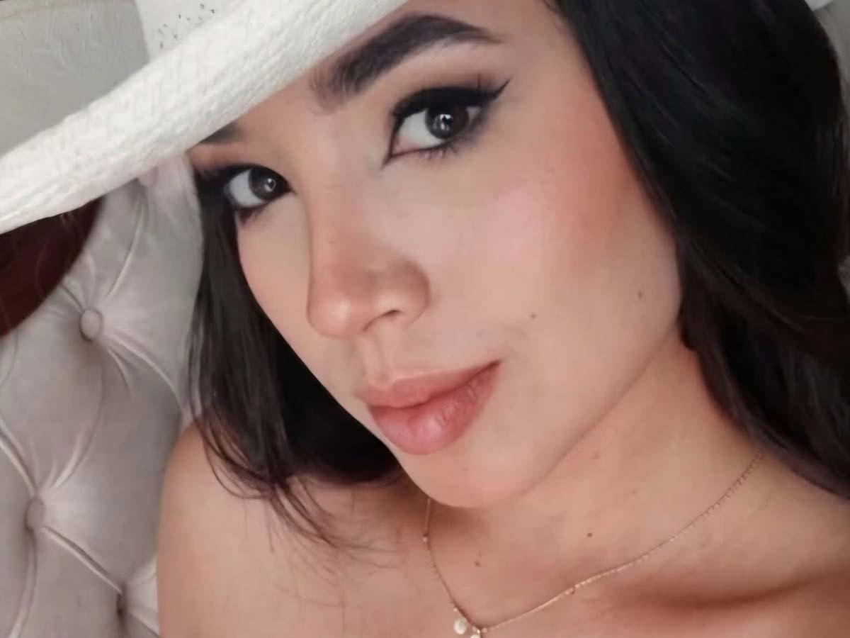 Influencer fue asesinada cuando se conducía en una Prado y esperaba cambio del semáforo