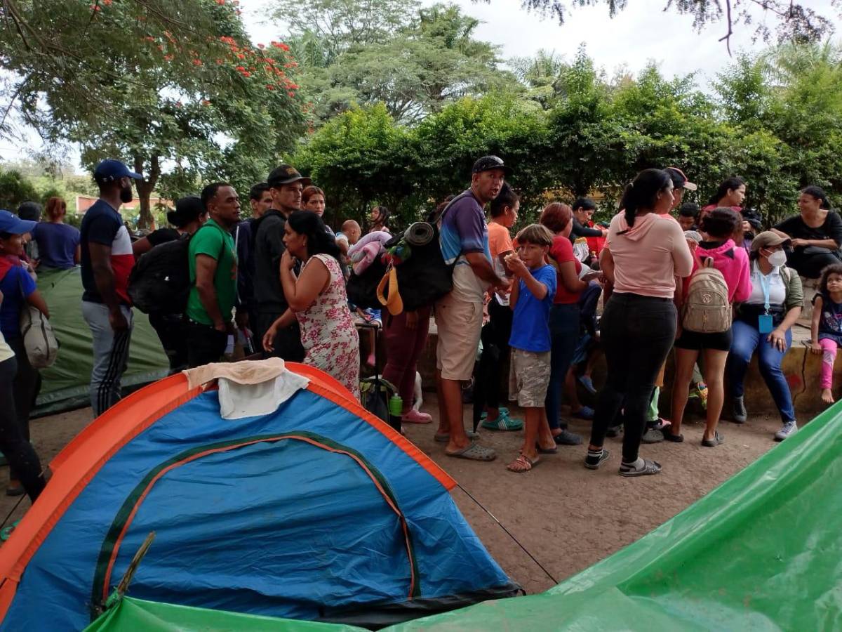 Trasladan a 1,300 migrantes desde Danlí a la frontera con Guatemala