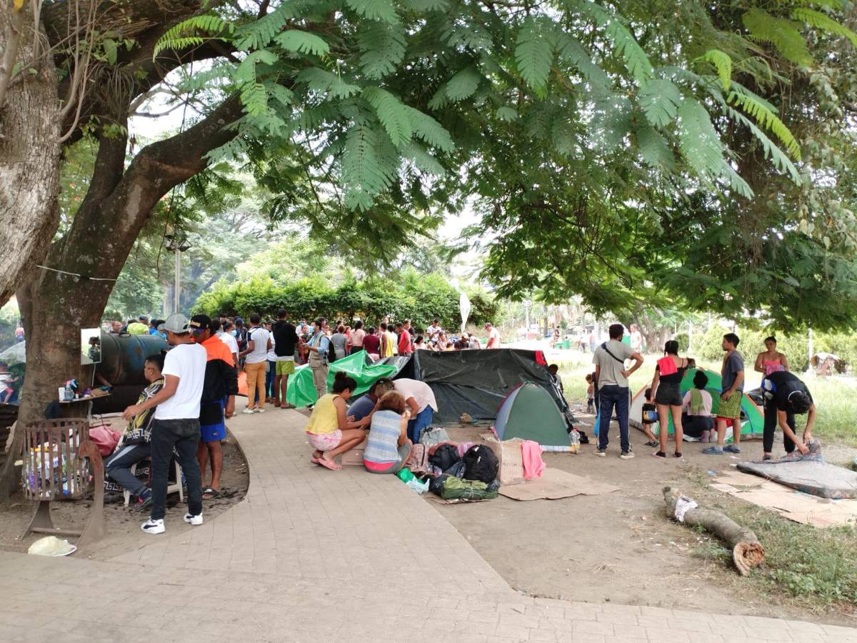 La salida este jueves de 1.300 migrantes hacia la frontera con Guatemala, en un recorrido de unos 600 kilómetros, ha representado un alivio para la ciudad de Danlí.