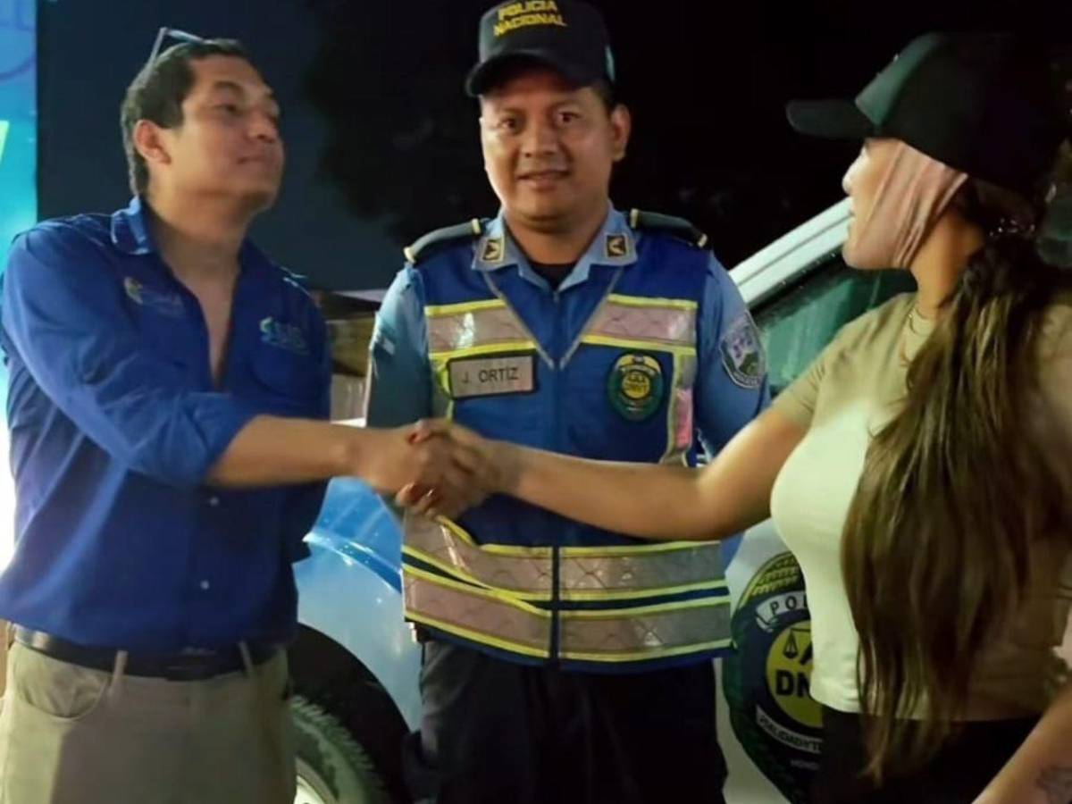 Elsa Oseguera comparte foto con conductor tras sufrir accidente