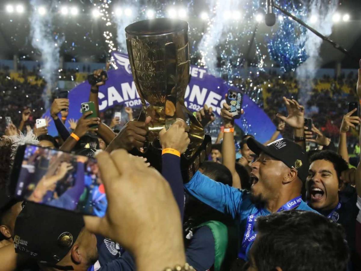 Motagua campeón: festeja la Copa 20, baile del Búho Meléndez y emoción de Pedro Atala