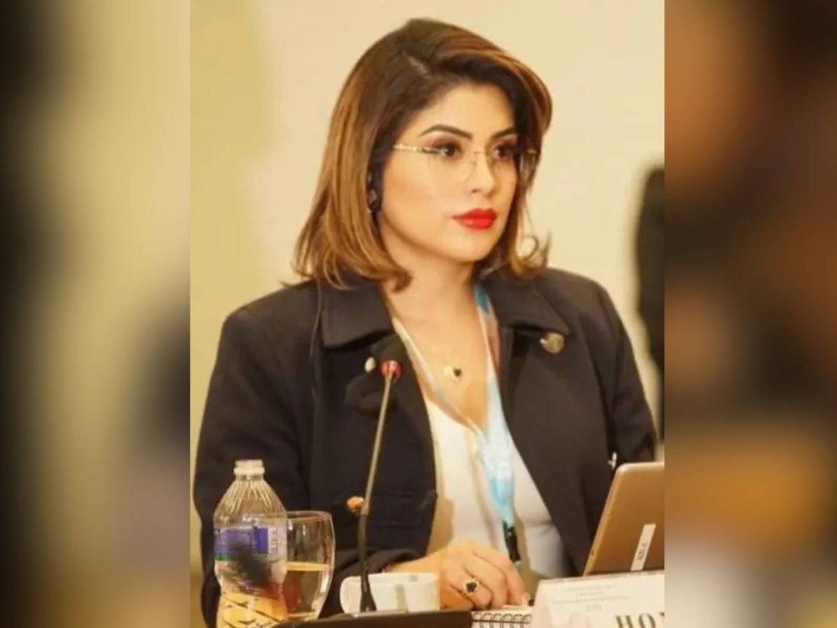 ¿Quién es Suyen Muñoz Rivera y por qué renunció a su cargo?