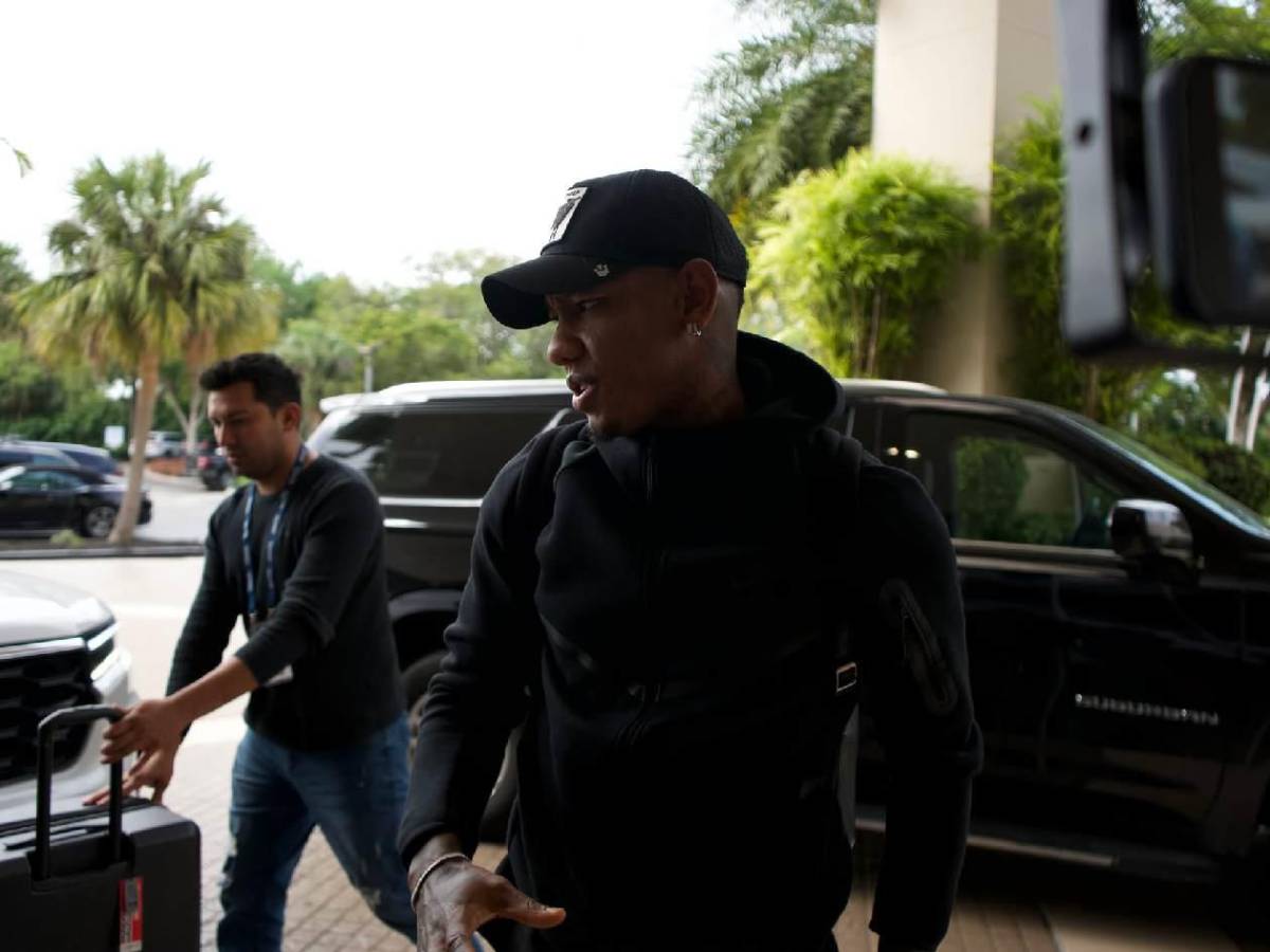 Romell Quioto regresó a la Selección: así lo recibieron y llegó en lujoso auto