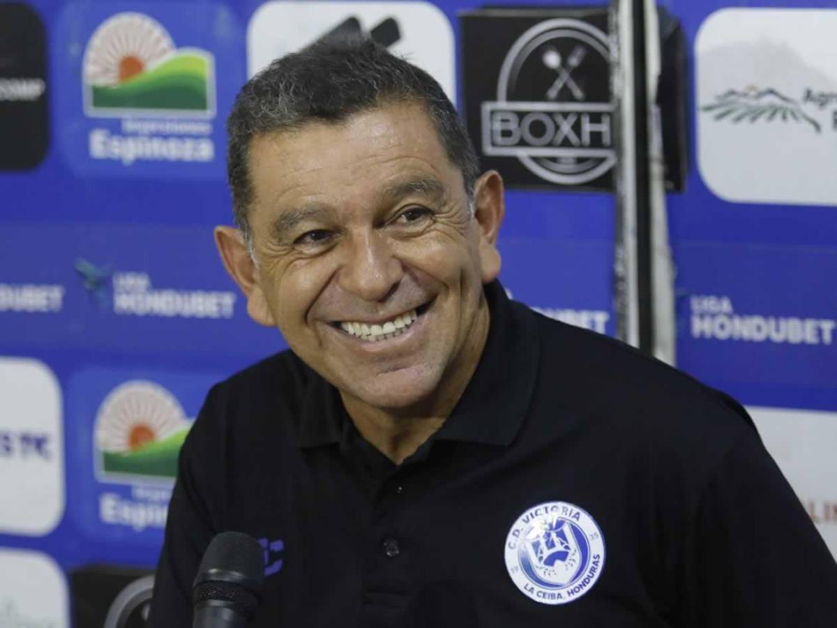 Caras largas en Olimpia, enfado de la afición con Espinel y festejo de Victoria