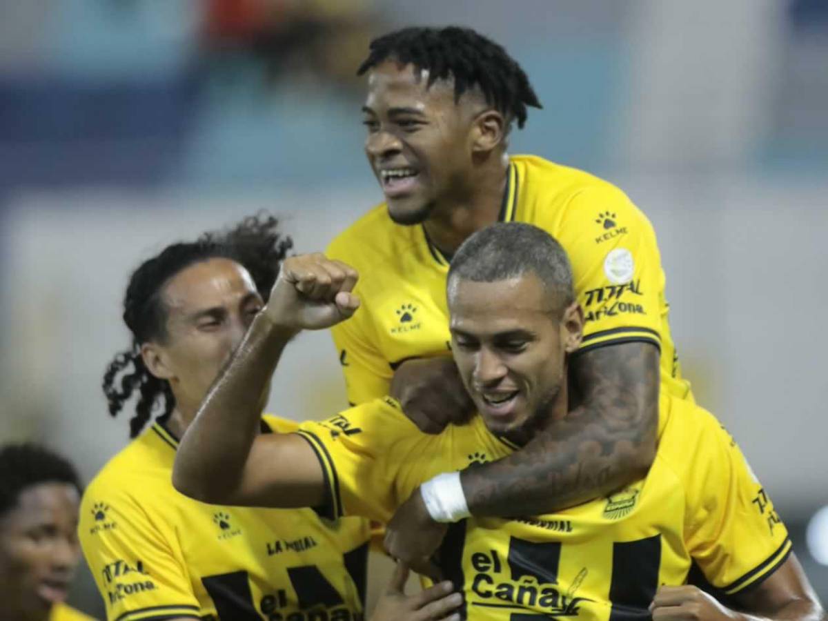 Real España de fiesta, dardo del 'Droopy' a Menjívar y bellas chicas en el Morazán