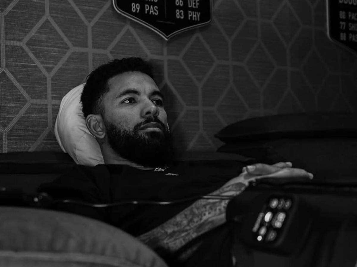 Jugador deja a la futbolista viral y ahora sale con hija de director deportivo