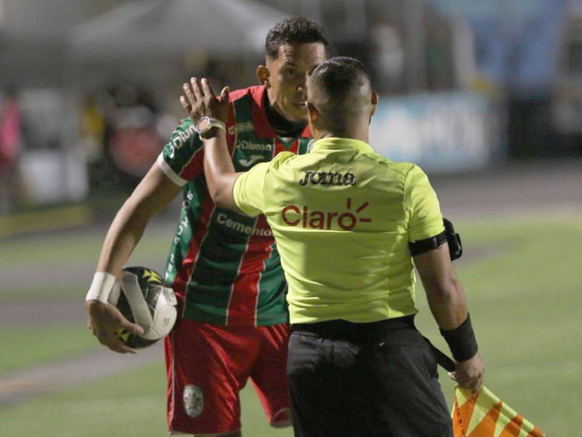 Tremenda pelea de jugadores, tristeza de Keosseián y percance con hincha