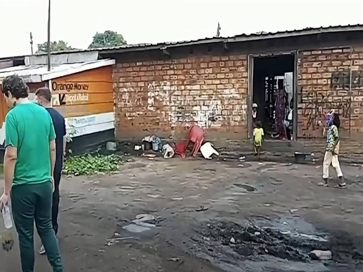 “Les vamos a caer a golpes”: El relato de Bryan Sánchez, hondureño deportado de EE UU a África