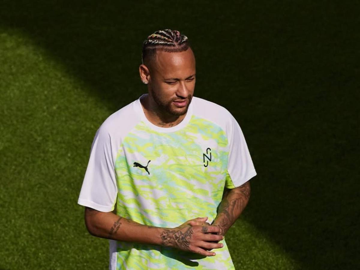 Neymar negocia su salida del Santos e iría a impensado club: Hondureño atento