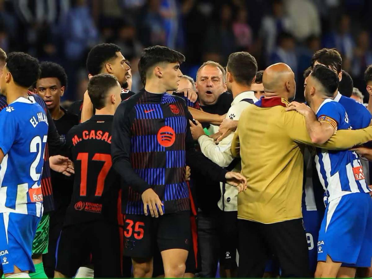 Barcelona campeón festeja, Espanyol encendió aspersores, bronca y la orden de Flick