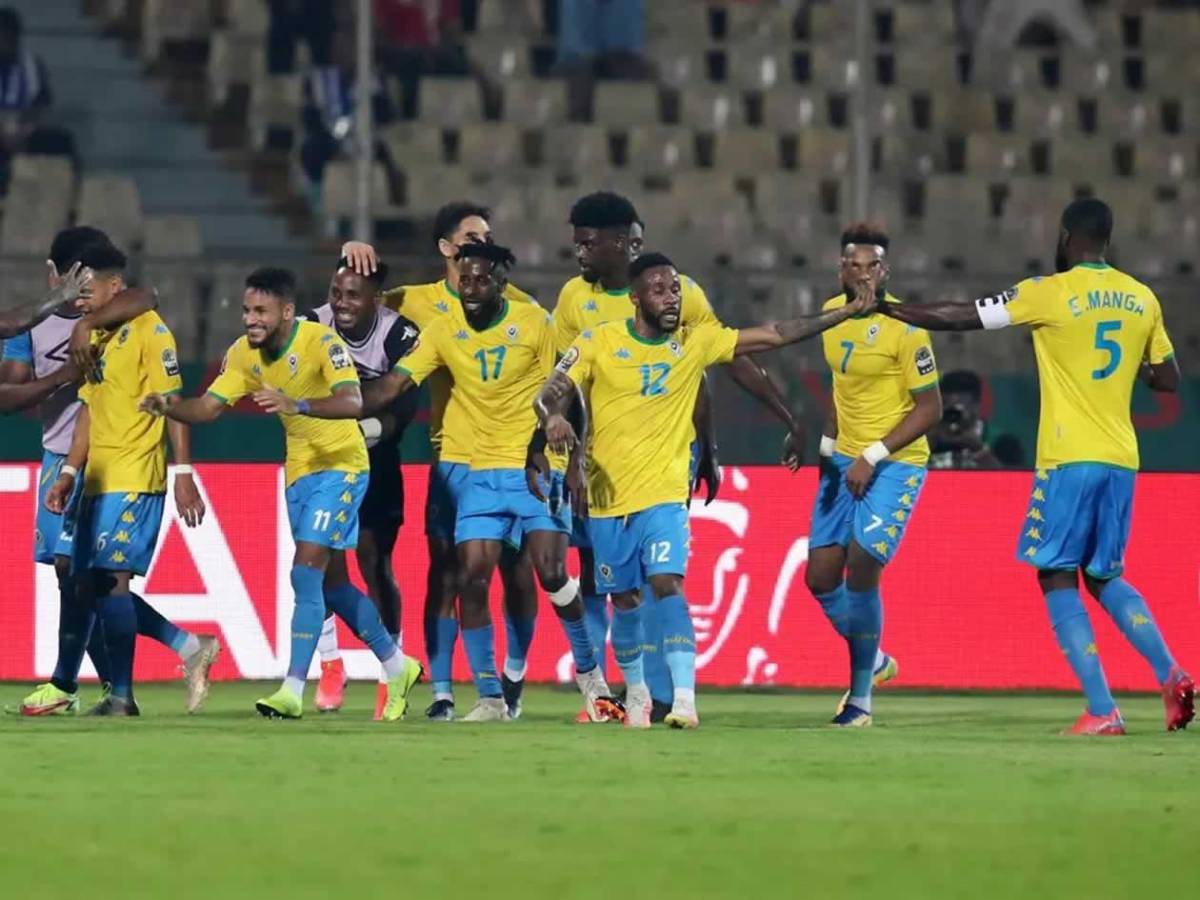 Escándalo: Gobierno suspende a su selección, echa al técnico y expulsa a figura