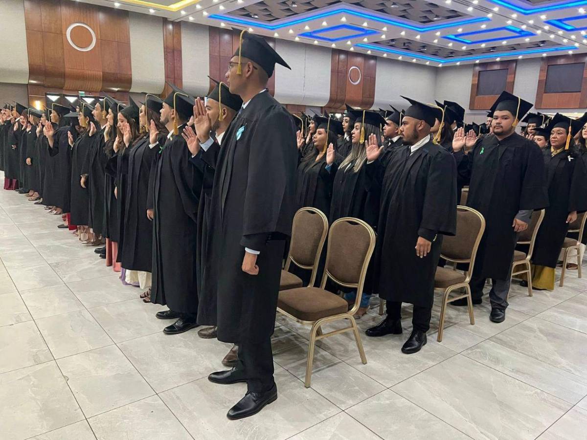 Unah Campus Cortés celebra la graduación de 453 nuevos profesionales