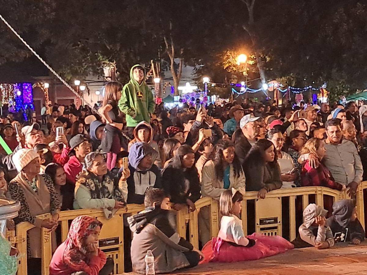 Con danzas, globos y fuegos artificiales, así recibió Comayagua el 2026