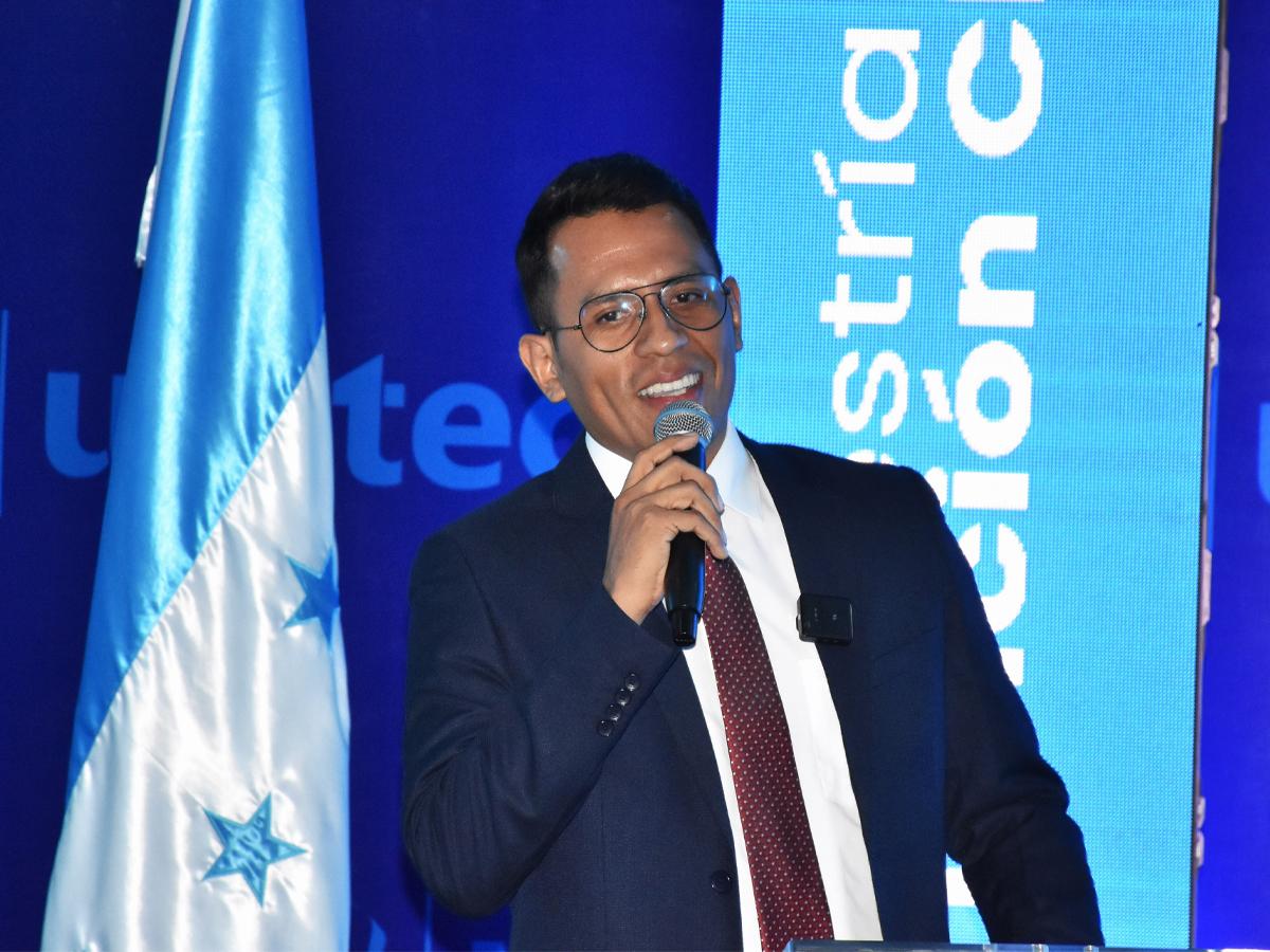 En el evento de lanzamiento se realizó un conversatorio bajo el tema “Malnutrición en Honduras”, dictada por José Daniel Núñez, Vicepresidente del Colegio de Nutricionistas de Honduras.