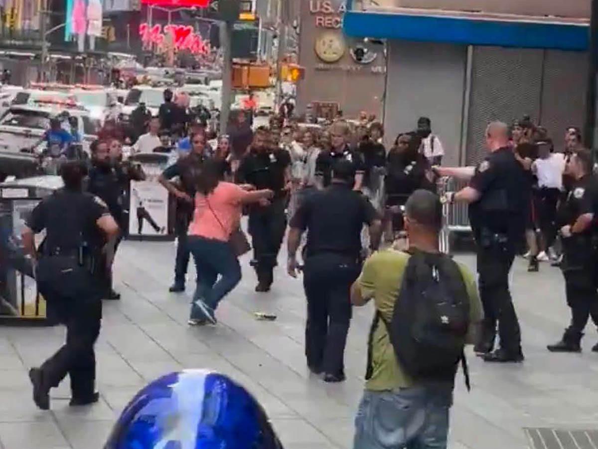 Revelan identidad de la joven apuñalada al azar por hispana en Times Square