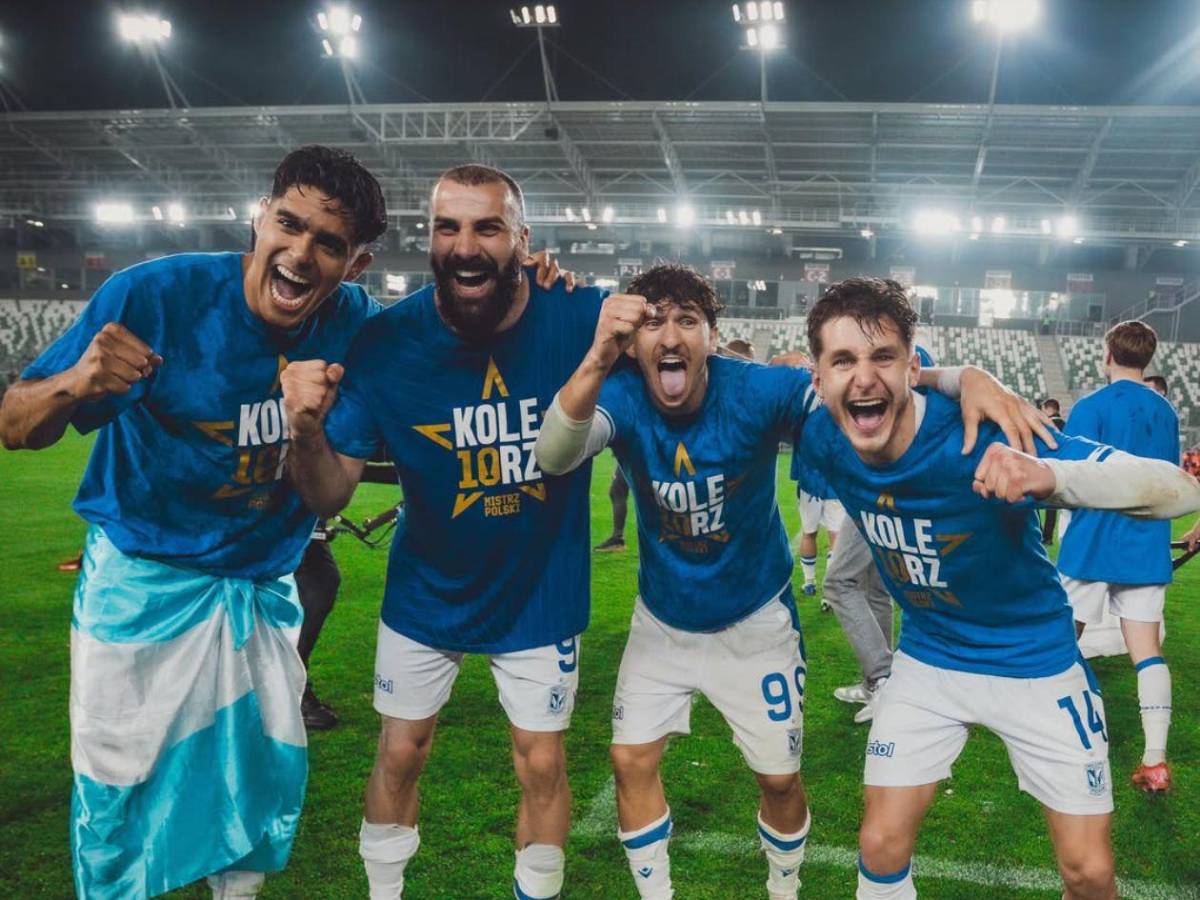 Luis Palma recibió el título en Polonia con beso, champán y una emotiva dedicatoria