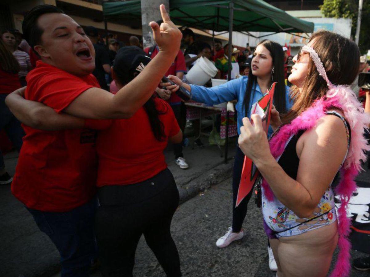¿Quién es la doctora hondureña que protestó en traje de baño?