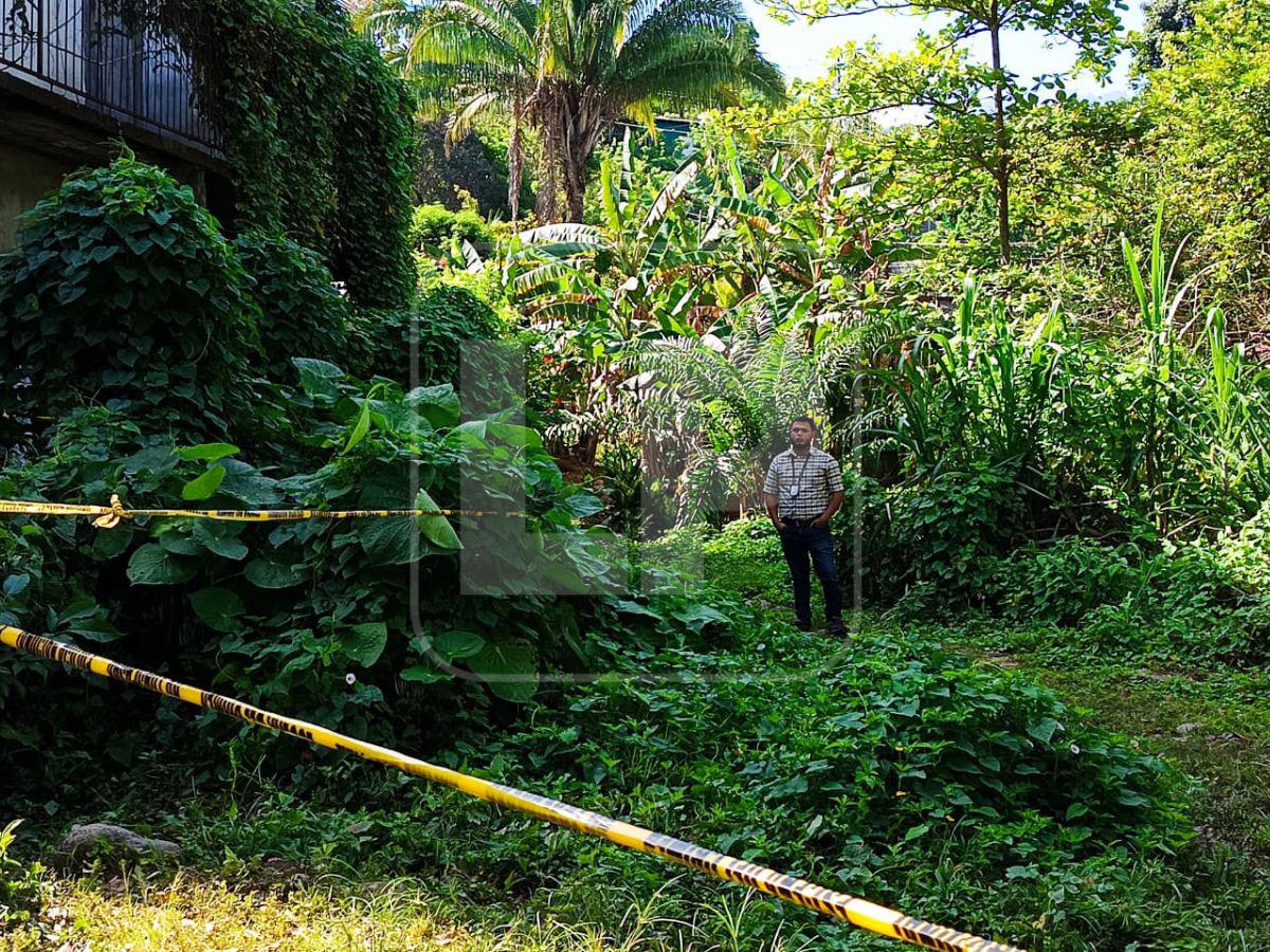 Familiares denuncian irregularidades contra la Policía tras crimen de joven técnico en La Ceiba