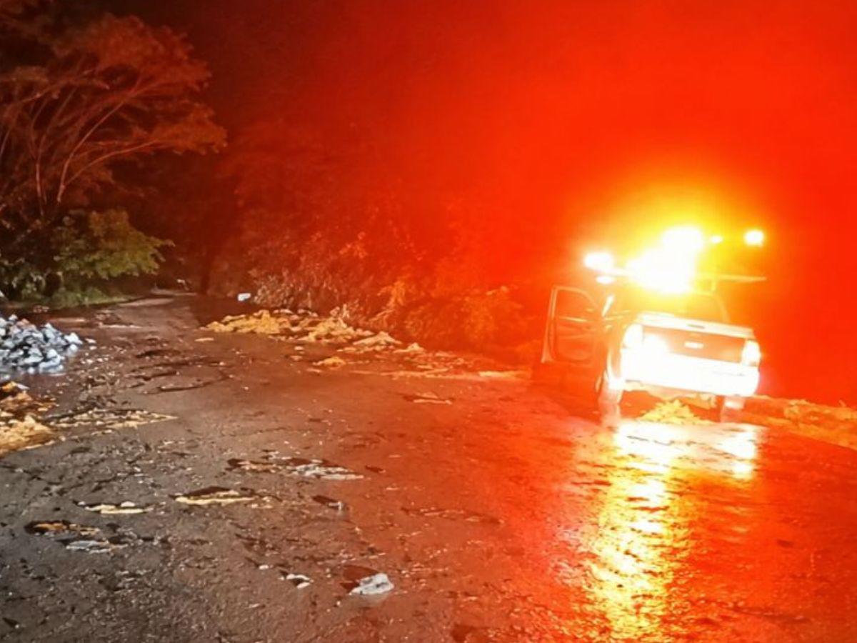 Identifican a víctimas de accidente de rastra que transportaba madera en Olancho