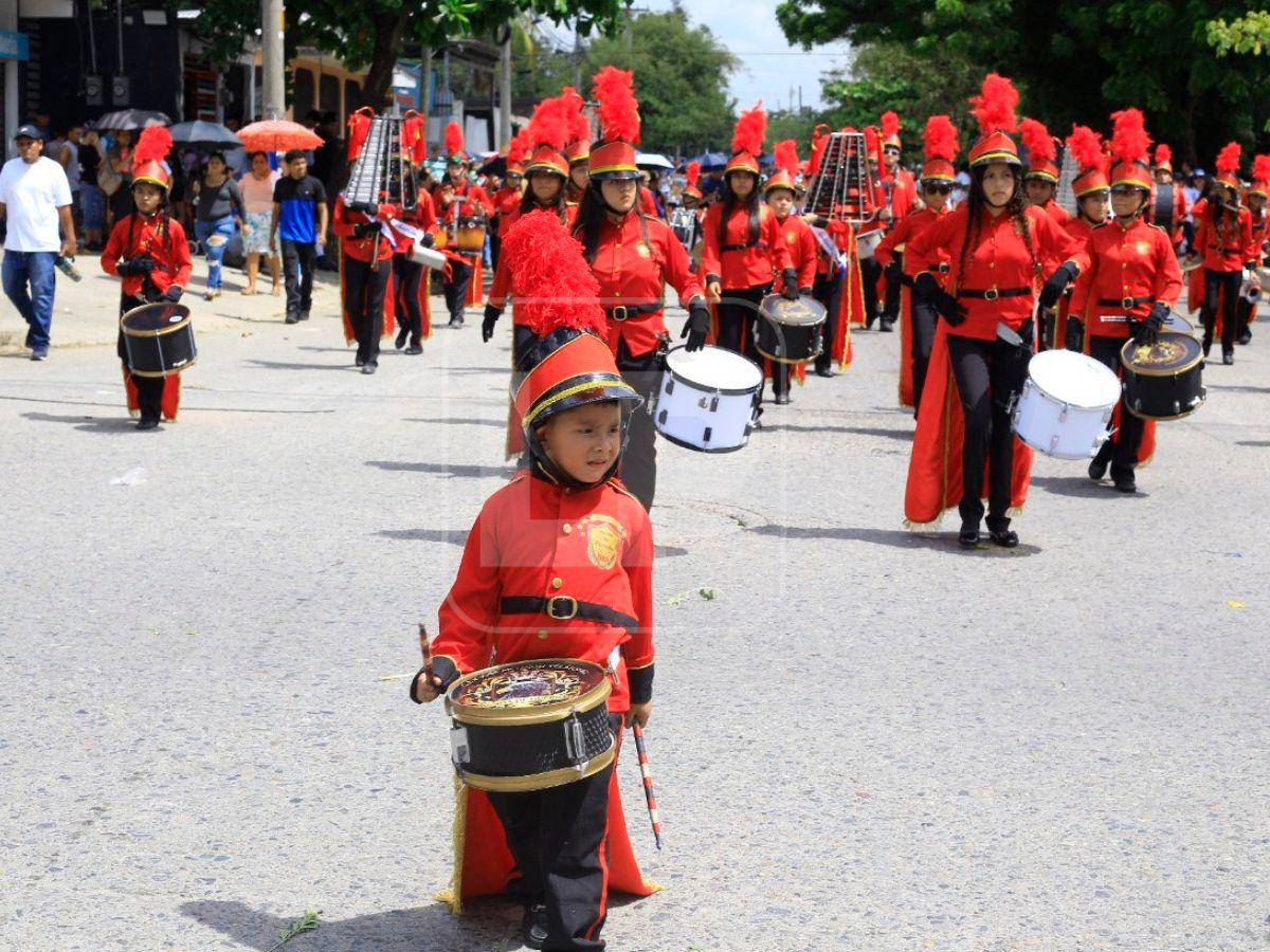 Los pequeños que se robaron las miradas con su encanto en los desfiles patrios