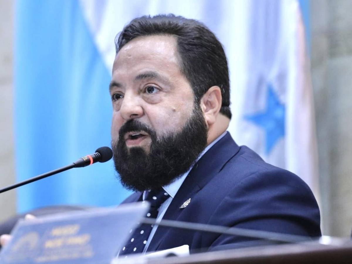 Luis Redondo tilda de “ilegal” moción para discutir tratado de extradición