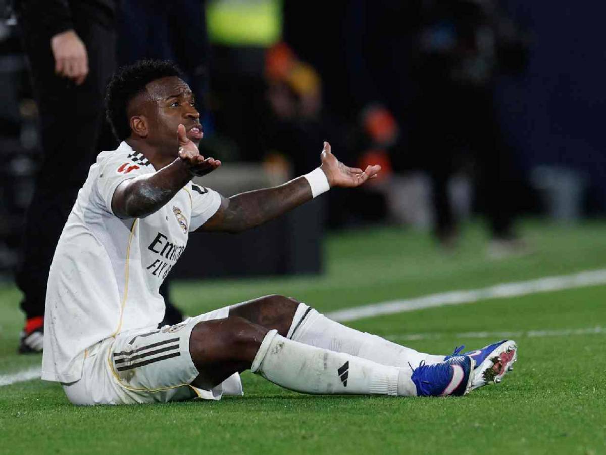 Beso de Mbappé a compañero, Brahim la pasó mal y VAR no intervino en polémica