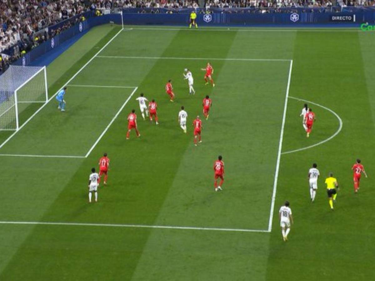 Real Madrid sufrió: jugador salió en camilla, silbidos a Vinicius y penal no pitado