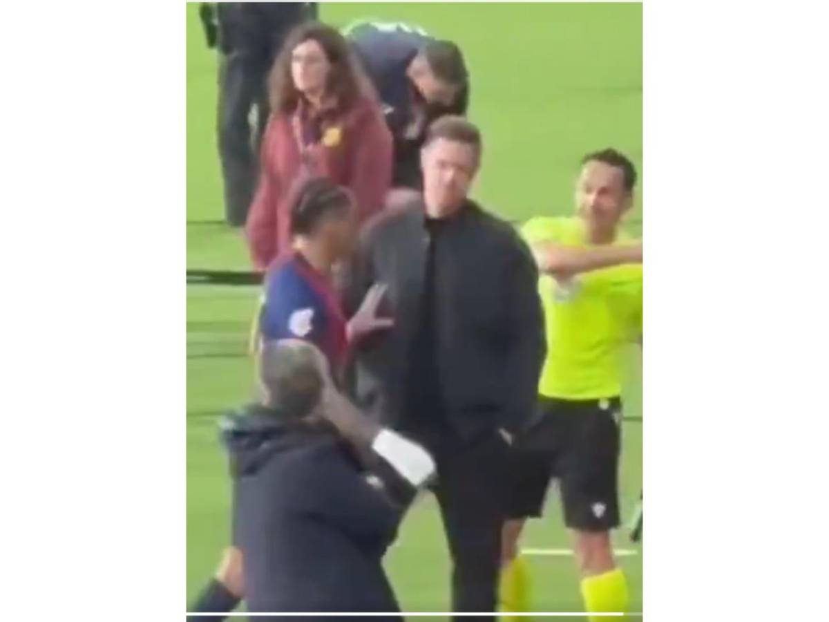 Raphinha pierde el control con el Barca y se lleva a Ter Stegen de encuentro