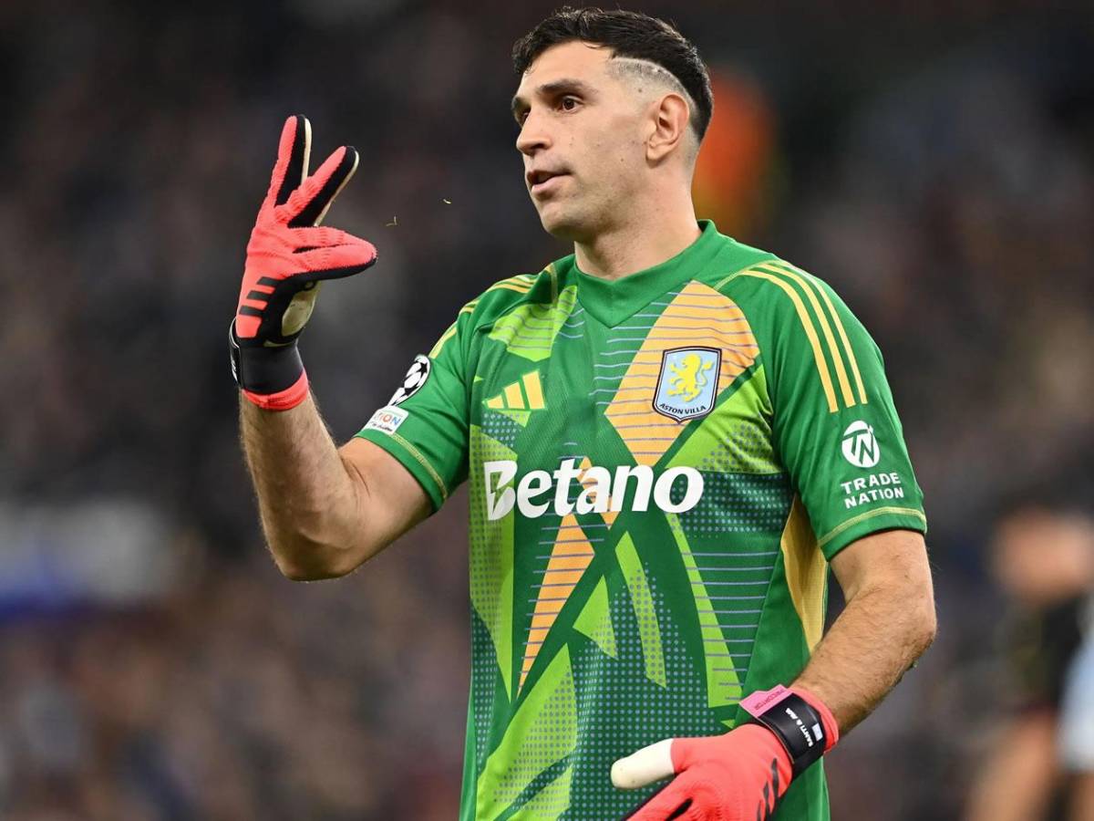 'Dibu' Martínez: los dos gigantes de Europa que pelean fichaje del portero argentino