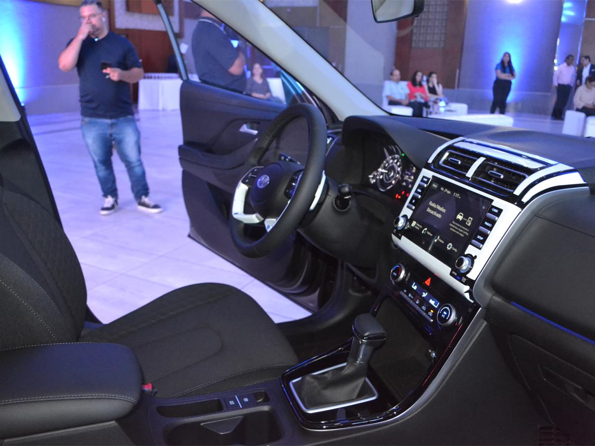 La nueva SUV Hyundai Creta 2024 cuenta con pantalla táctil de 8 pulgadas, con conectividad a Apple Car Play para que su experiencia de manejo sea más entretenida.