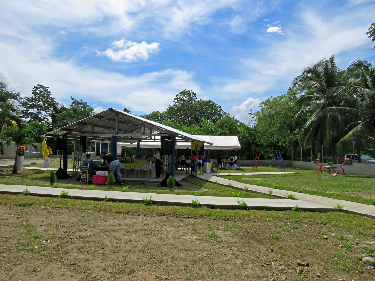 Cemento Ultracem construye en la educación de Choloma