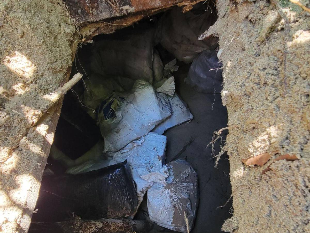 Hallan droga con escudo del Real Madrid enterrada en playa hondureña