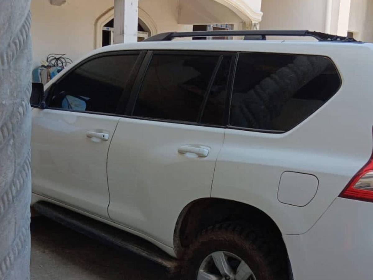 Decomisan lujosos vehículos y armas a banda Los Olanchanos