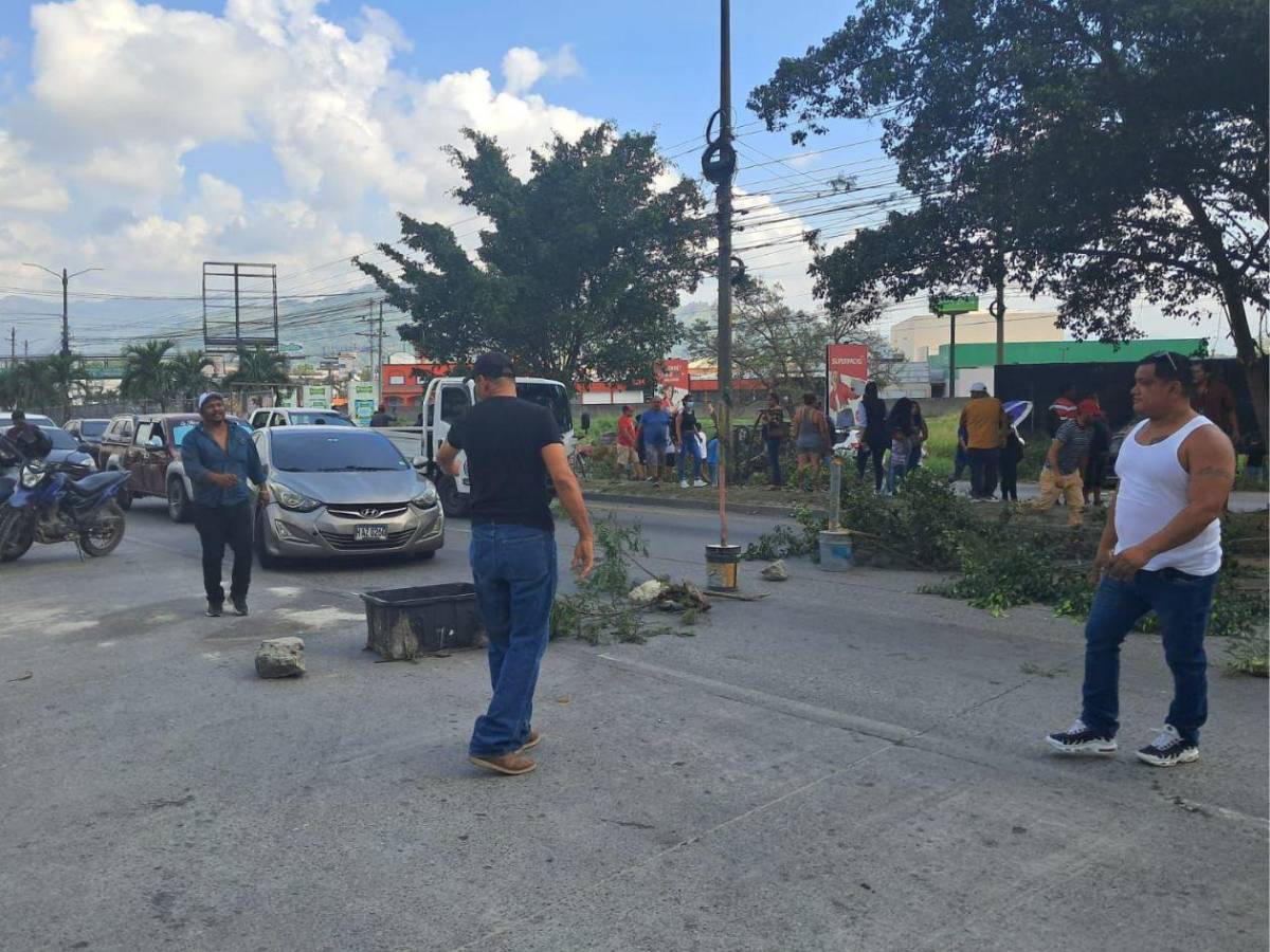 Tensión y caos por protestas de inversionistas de Koriun Inversiones en Choloma, Cortés