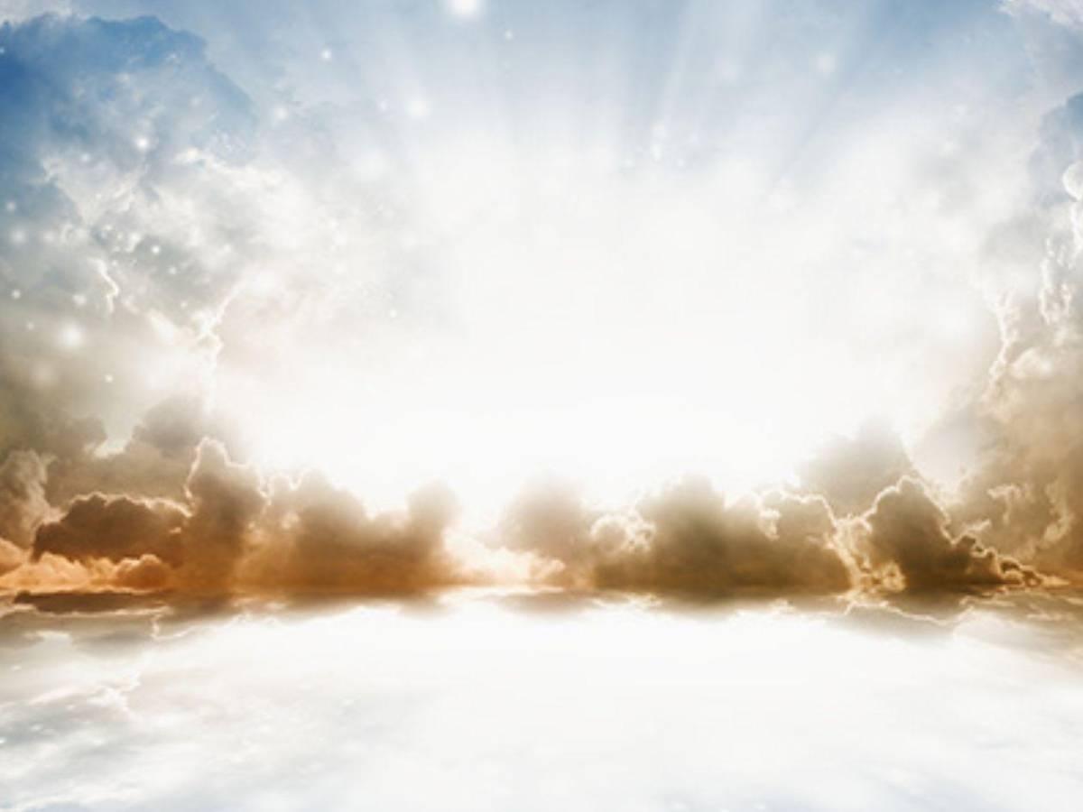 Polémica: iglesia causa revuelo al vender terrenos en el cielo