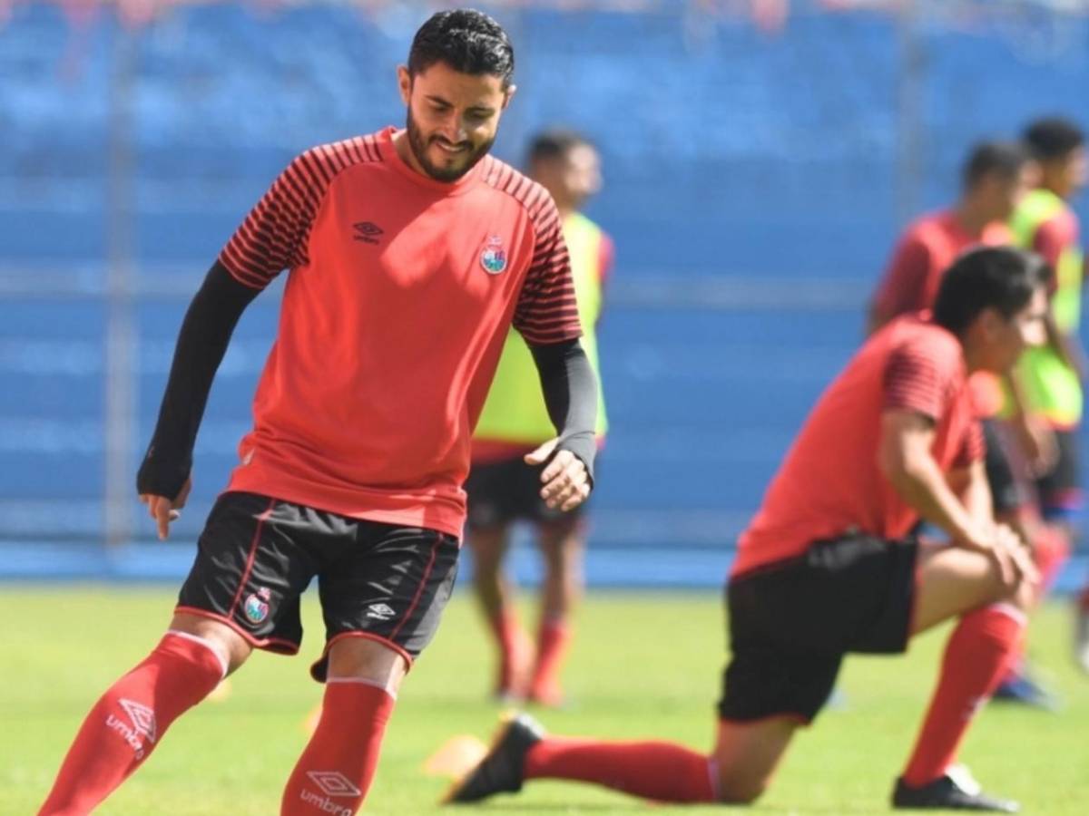 ICE detiene a futbolista y su familia por brutal crimen ocurrido hace 20 años