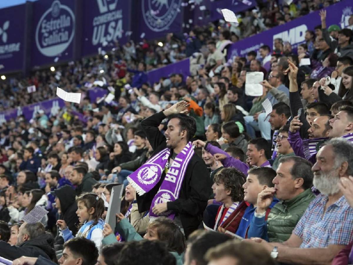 Debutó con Barcelona y se retiró lesionado; crack regresó y protesta a leyenda