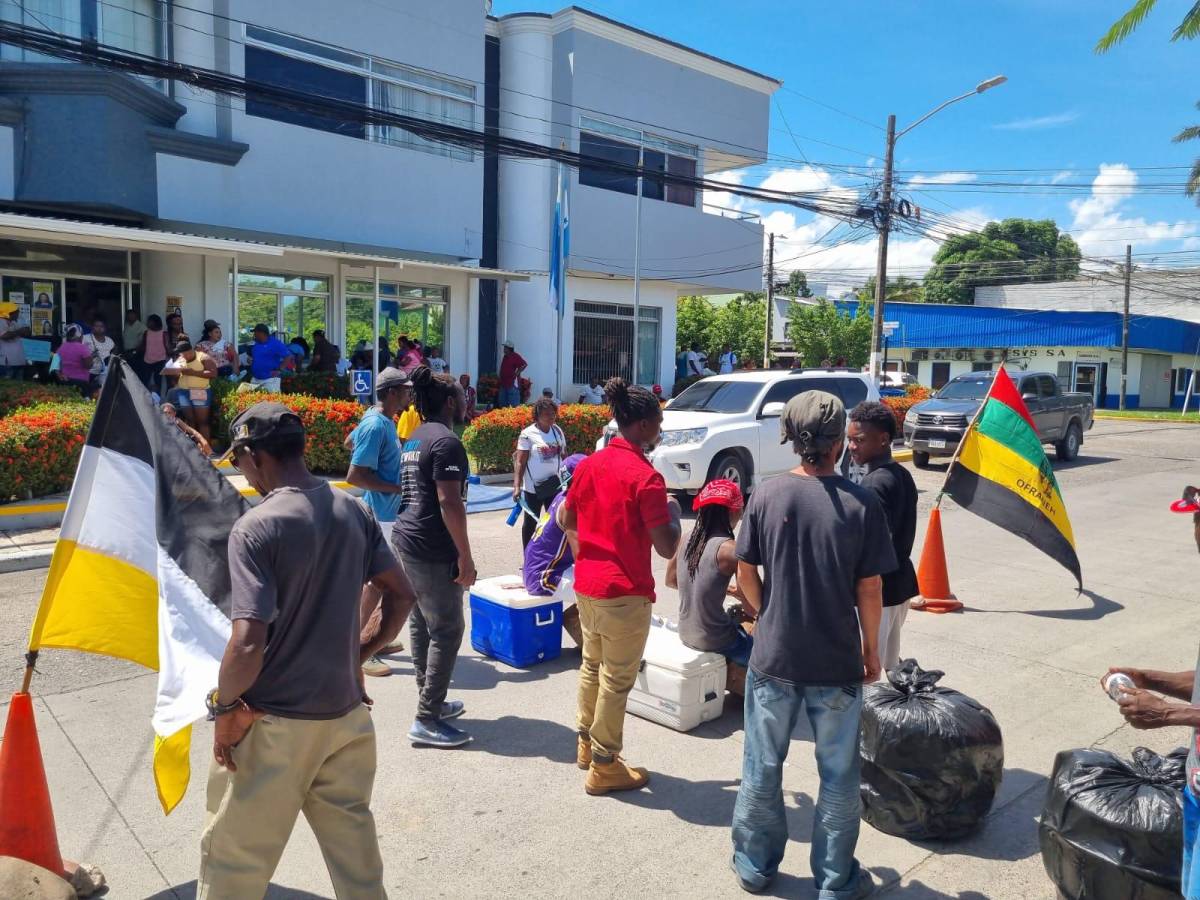 Pescadores protestan en La Ceiba contra decomiso de producto