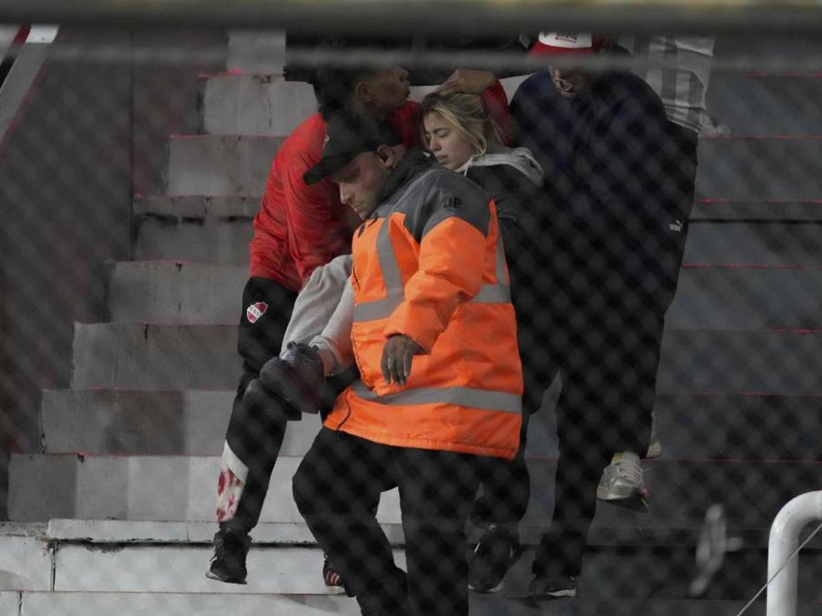 Imágenes sensibles: pelea de barras de Independiente y U de Chile deja heridos de gravedad