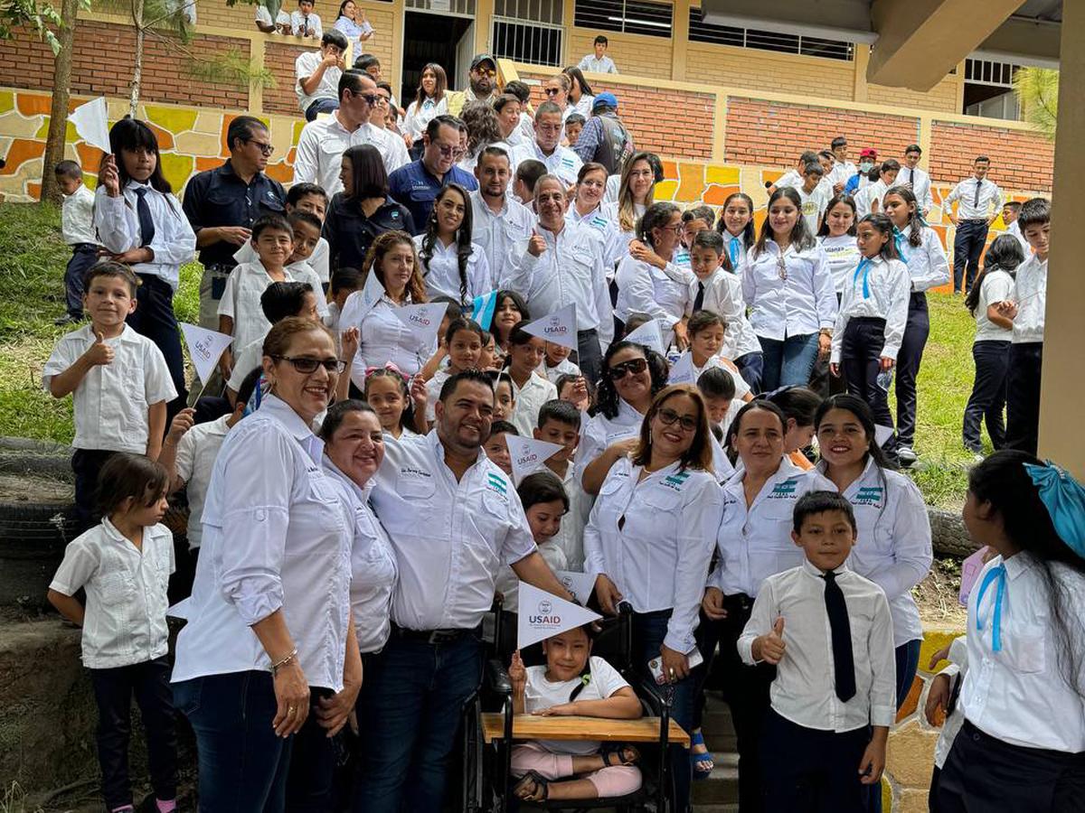 Con este proyecto de Alianza por la Educación se beneficiarán a 320 alumnos y 17 docentes del Centro de Educación Básica José Cecilio del Valle.