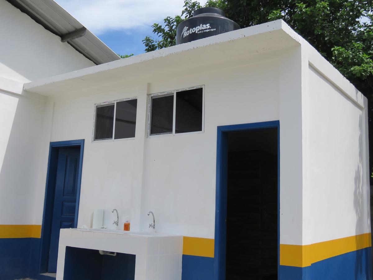 Cemento Ultracem construye en la educación de Choloma